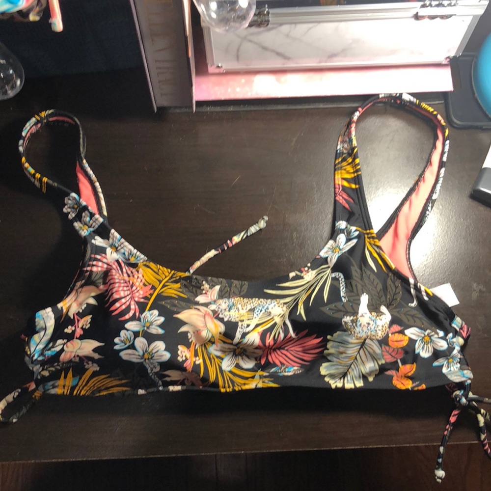 BATHING SUIT TOP!!